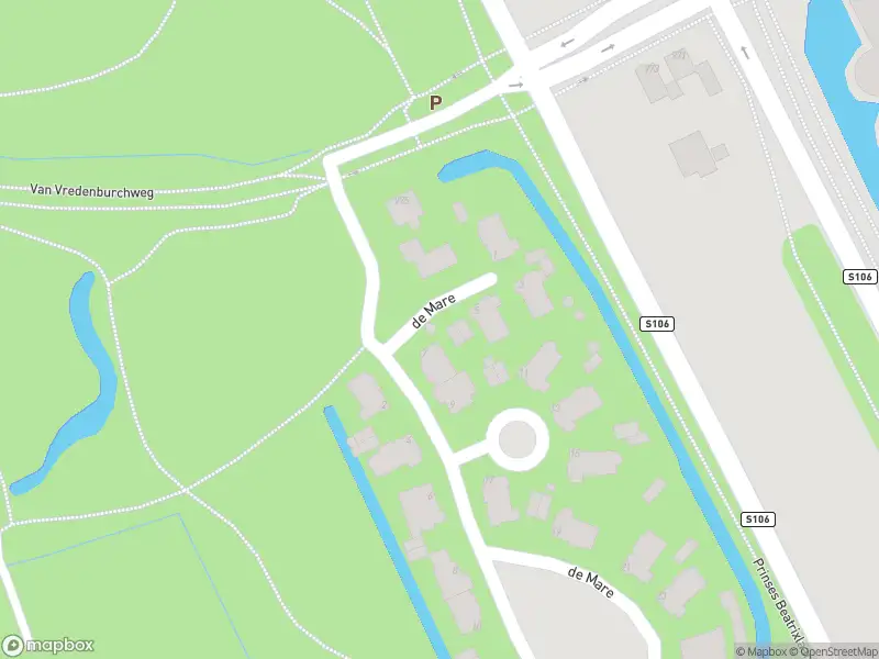 Ambulance met grote spoed naar de De Mare in Rijswijk