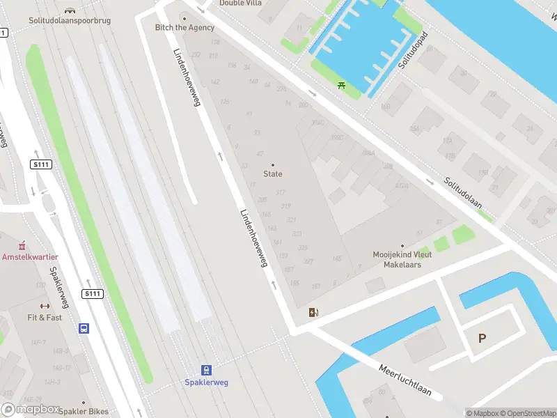 Ambulance met gepaste spoed naar de Lindenhoeveweg in Amsterdam