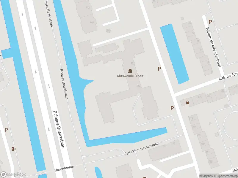 Ambulance met grote spoed naar de Adama van Scheltemaplein in Delft