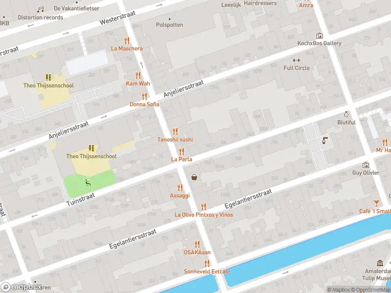 Ambulance met gepaste spoed naar de Anjeliersstraat in Amsterdam