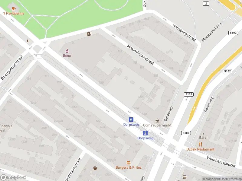 Ambulance met grote spoed naar de Wolphaertsbocht in Rotterdam