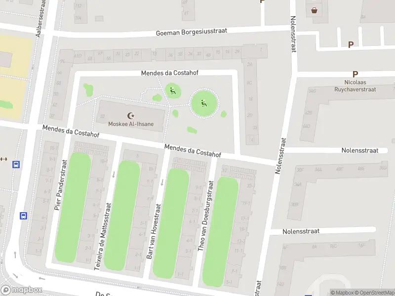 Ambulance met grote spoed naar de Mendes da Costahof in Amsterdam