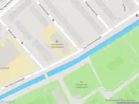 Ambulance met gepaste spoed naar de Van Vollenhovenkade in Leiden