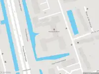 Ambulance met grote spoed naar de Adama van Scheltemaplein in Delft