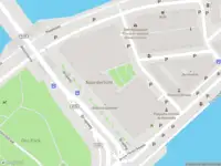 Ambulance met grote spoed naar de Prins Frederikplein in Rotterdam