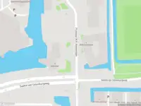 Ambulance met grote spoed naar de Prof. W.H. Keesomlaan in Amstelveen