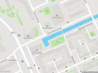 Ambulance met gepaste spoed naar de Den Helderstraat in Amsterdam