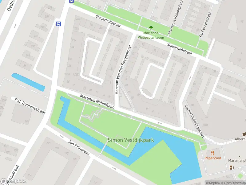 Ambulance met grote spoed naar de Herman van den Berghstraat in Haarlem
