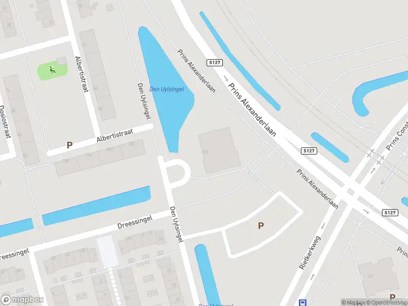 Ambulance met gepaste spoed naar de Den Uylsingel in Rotterdam