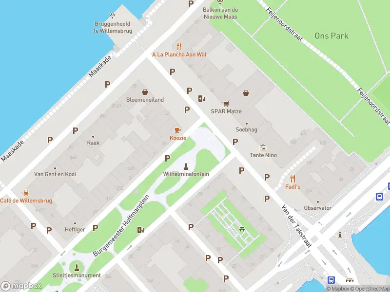 Ambulance met gepaste spoed naar de Van der Takstraat in Rotterdam
