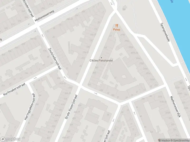 Ambulance met grote spoed naar de Grote Visserijstraat in Rotterdam
