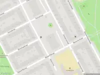 Ambulance met grote spoed naar de Bisschopstraat in Rotterdam