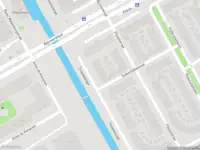 Ambulance met grote spoed naar de Troepiaalsingel in Amsterdam