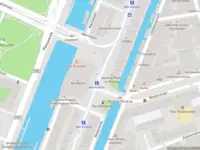 Ambulance met grote spoed naar de Marnixplein in Amsterdam