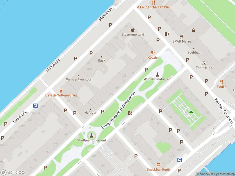 Ambulance met grote spoed naar de Burgemeester Hoffmanplein in Rotterdam