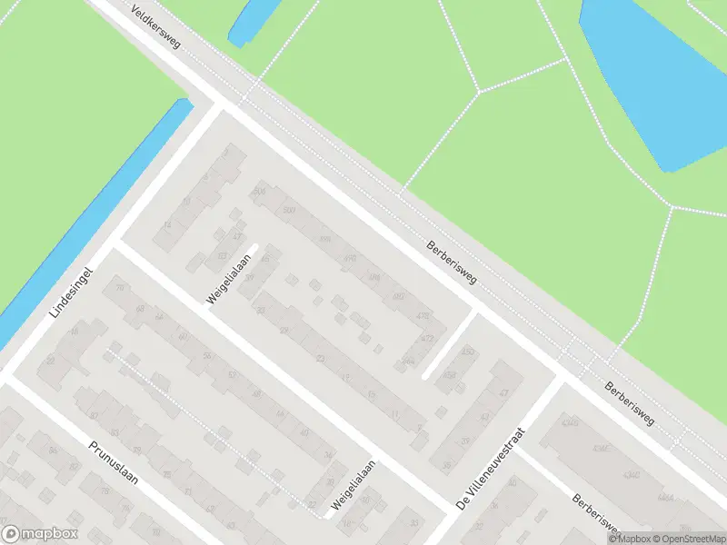 Ambulance met grote spoed naar de Berberisweg in Rotterdam