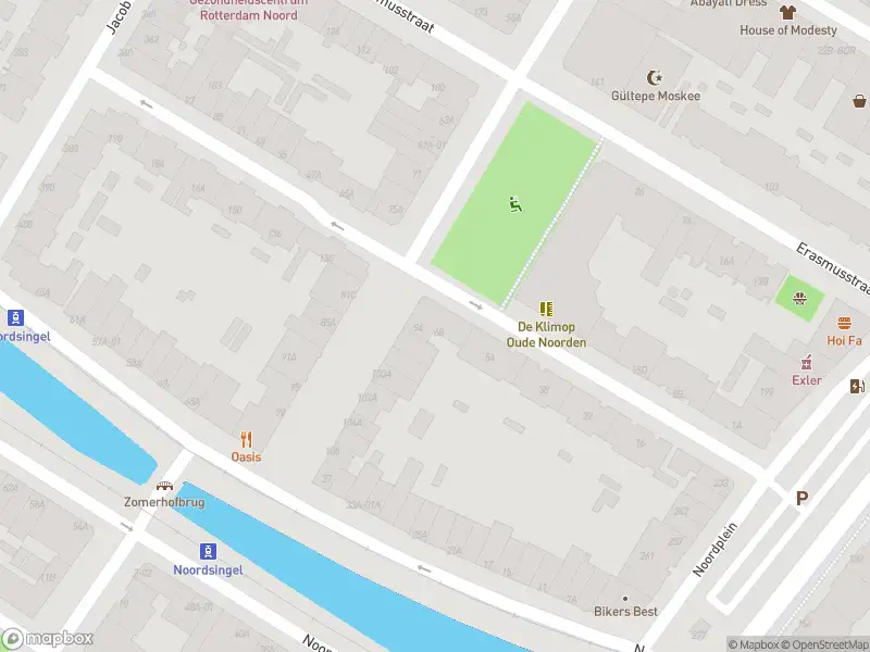 Ambulance met gepaste spoed naar de Rembrandtstraat in Rotterdam