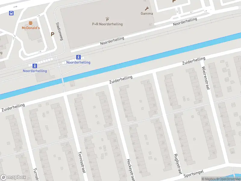 Ambulance met grote spoed naar de Hockeystraat in Rotterdam