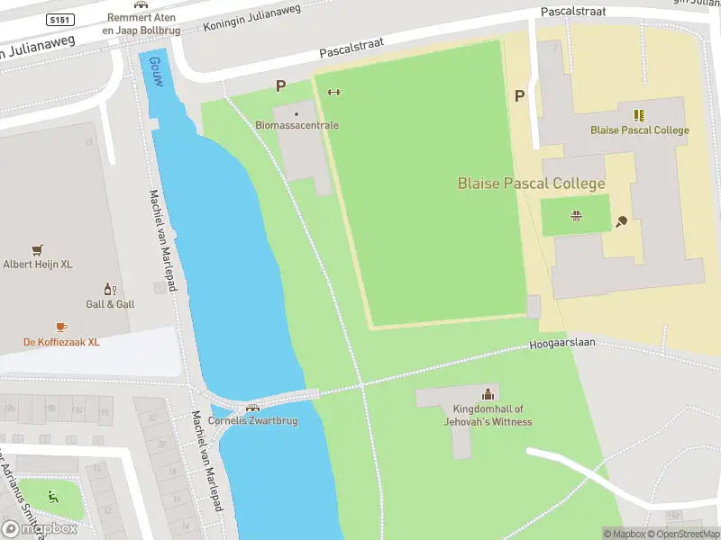 Ambulance met grote spoed naar de Koningin Julianaweg in Zaandam
