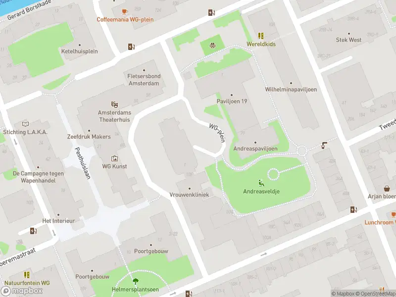 Ambulance met grote spoed naar de Tweede Helmersstraat in Amsterdam