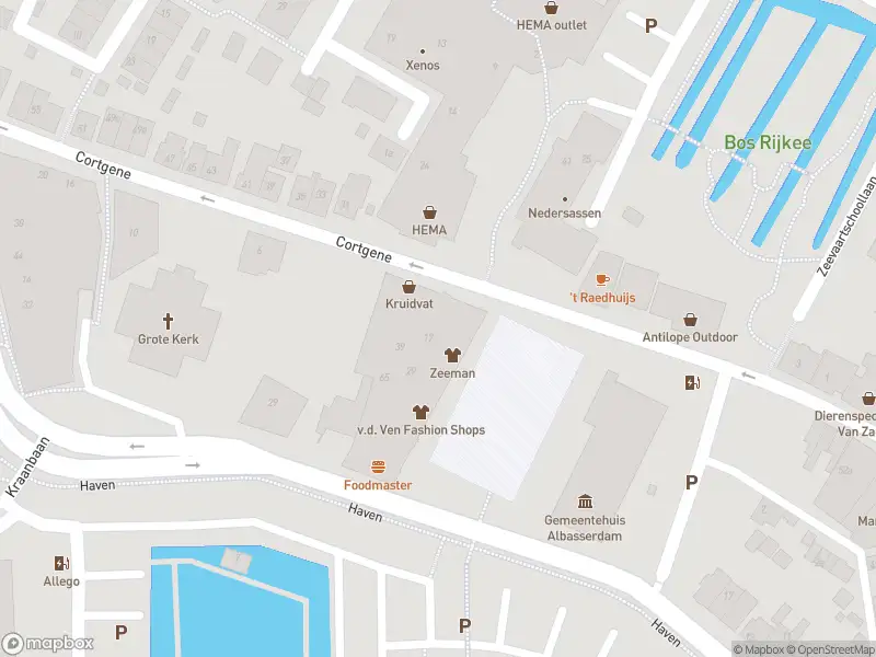 Ambulance met grote spoed naar de Raadhuisplein in Alblasserdam