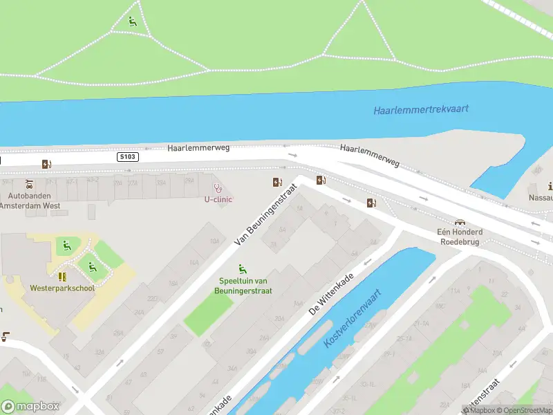 Ambulance met grote spoed naar de Haarlemmerweg in Amsterdam