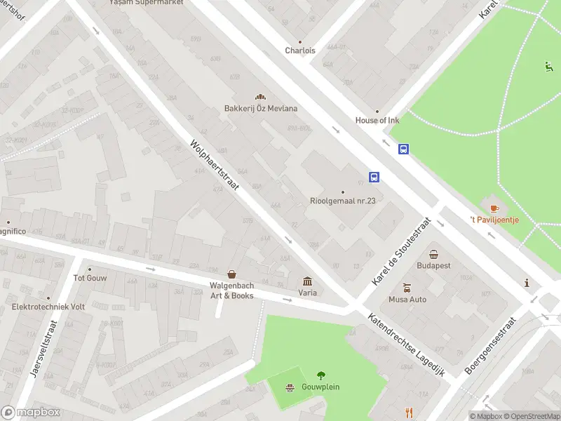 Ambulance met grote spoed naar de Wolphaertstraat in Rotterdam