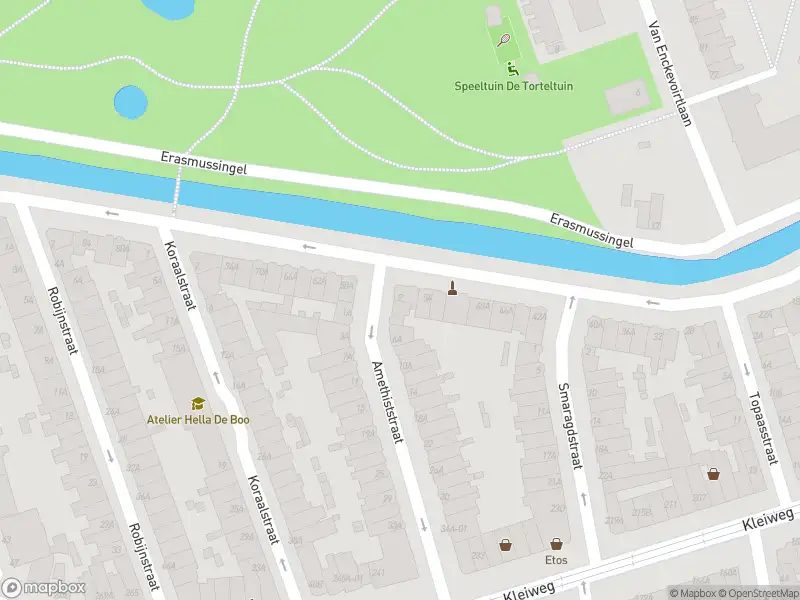 Ambulance met gepaste spoed naar de Amethiststraat in Rotterdam