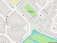 Ambulance met grote spoed naar de Rie Cramerlaan in Leiden
