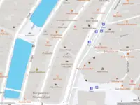 Ambulance met grote spoed naar de Molsteeg in Amsterdam