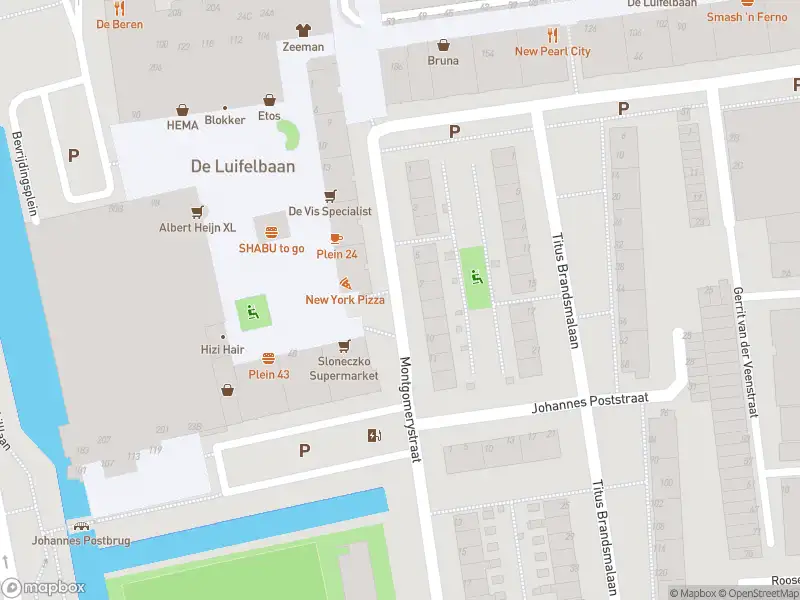 Ambulance met gepaste spoed naar de Bachstraat in Leiden