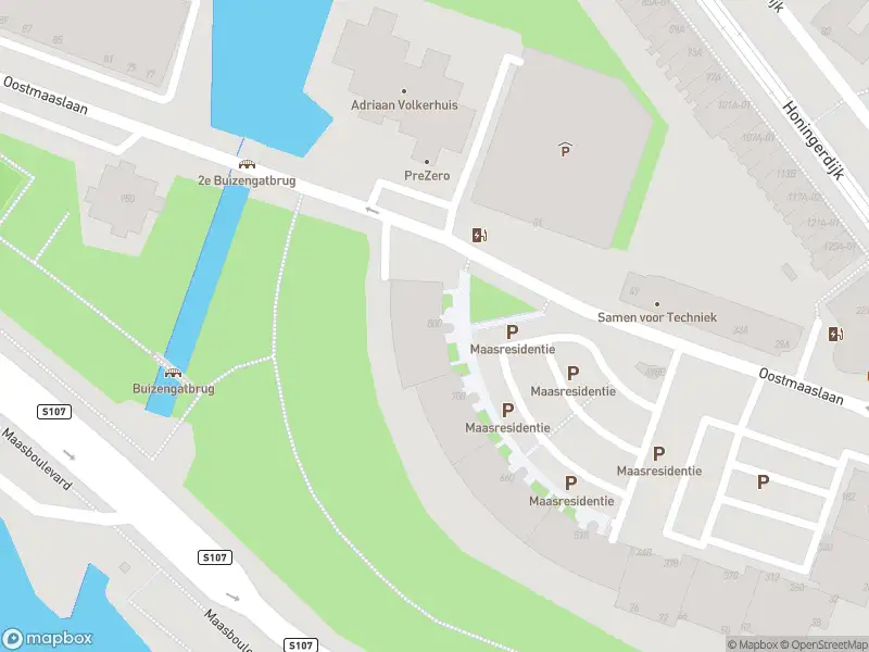 Ambulance met grote spoed naar de Oostmaaslaan in Rotterdam