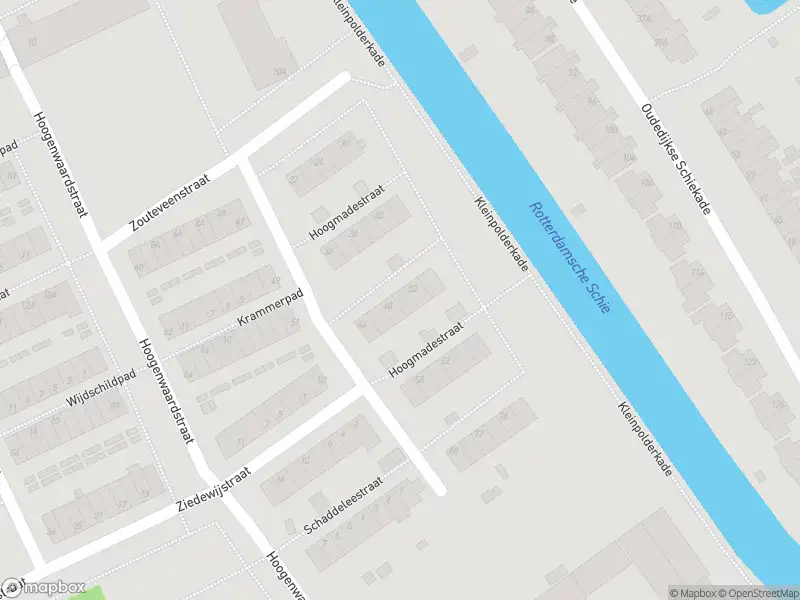 Ambulance met grote spoed naar de Hoogmadestraat in Rotterdam