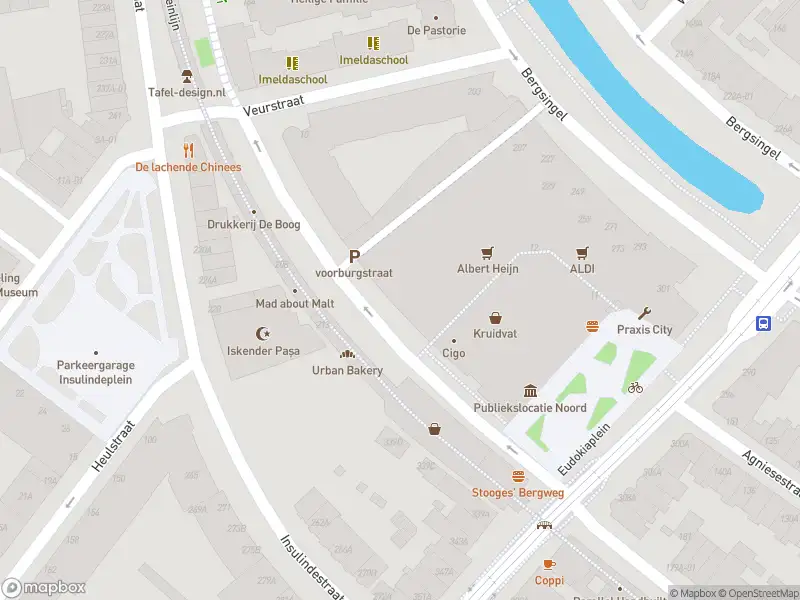 Ambulance met grote spoed naar de Voorburgstraat in Rotterdam