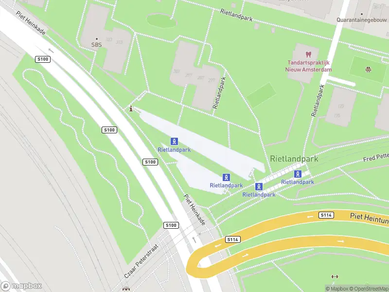 Ambulance met gepaste spoed naar de C. van Eesterenlaan in Amsterdam