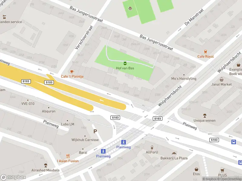 Ambulance met gepaste spoed naar de Pleinweg in Rotterdam