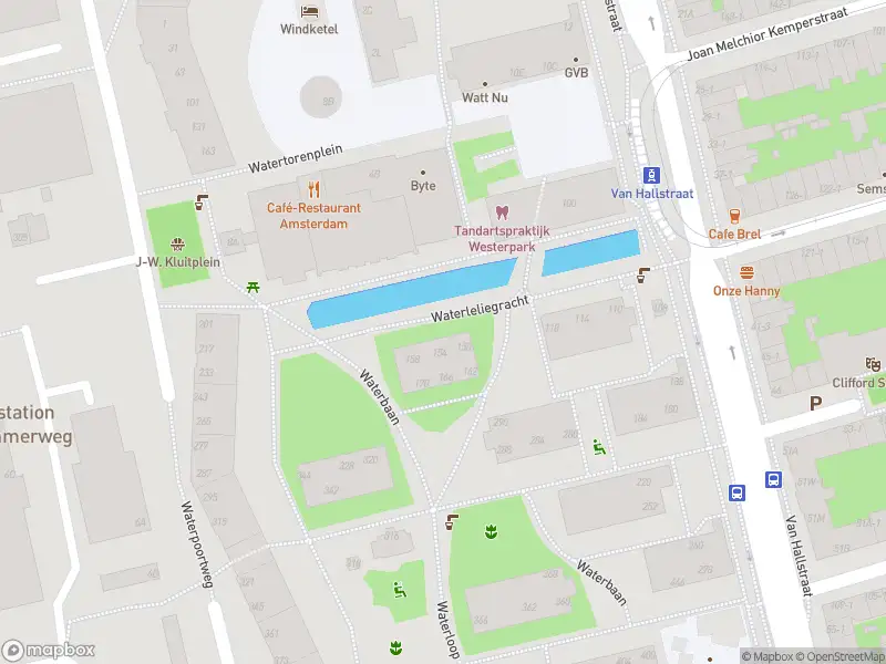 Ambulance met grote spoed naar de Waterspiegelplein in Amsterdam