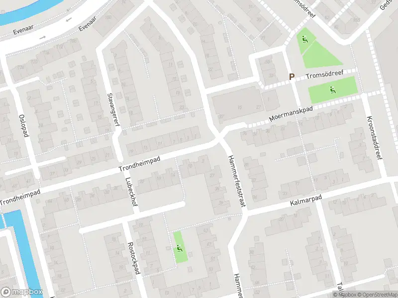 Ambulance met grote spoed naar de Trondheimpad in Rotterdam