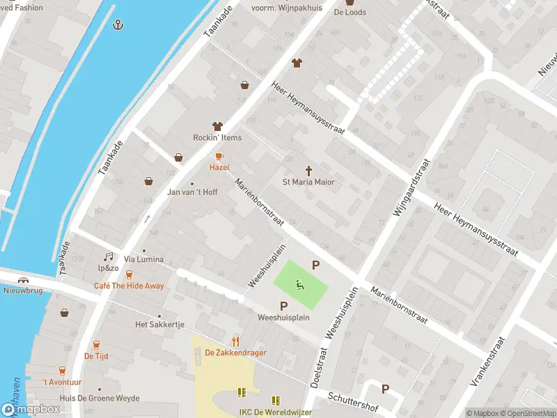 Ambulance met grote spoed naar de Mariënbornstraat in Dordrecht