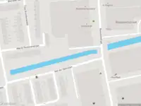 Ambulance met grote spoed naar de Lieven de Keijstraat in Leiden