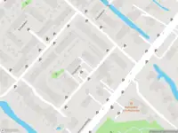 Ambulance met grote spoed naar de Vinkenborghlaan in Leidschendam