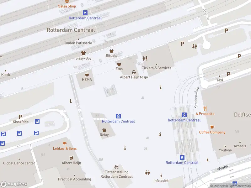 Ambulance met grote spoed naar de Delftseplein in Rotterdam