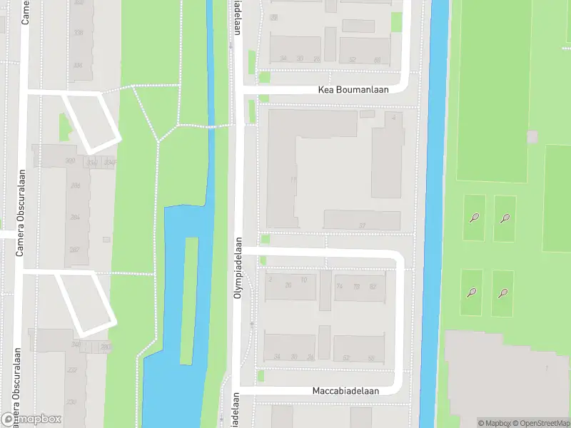 Ambulance met grote spoed naar de Maccabiadelaan in Amstelveen