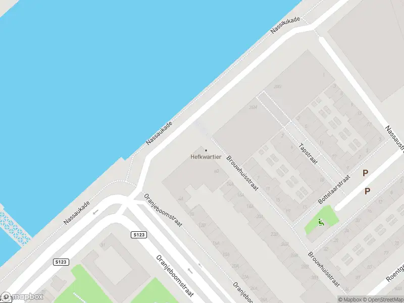 Brandweer met grote spoed naar de Nassaukade in Rotterdam