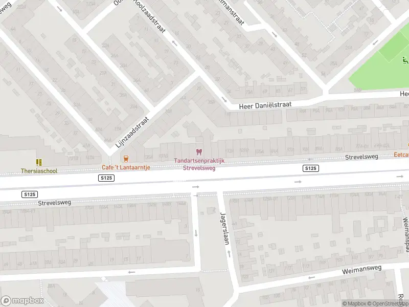 Ambulance met grote spoed naar de Strevelsweg in Rotterdam