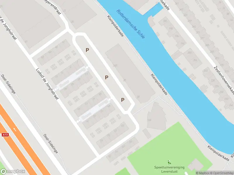 Brandweer met gepaste spoed naar de Piet Cottaarstraat in Rotterdam vanwege een buitenbrand
