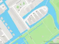 Ambulance met grote spoed naar de Hofeiland in Delft