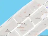 Ambulance met grote spoed naar de Wilhelminakade in Rotterdam