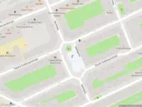 Ambulance met gepaste spoed naar de Iepenweg in Amsterdam