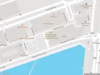 Ambulance met grote spoed naar de Astanaplein in Rotterdam